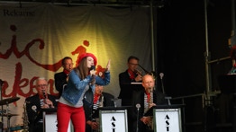 Melissa Kross 2023 - La Chansonnette live concert in Sweden with the Succéorkestern Astoria