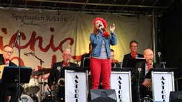 Melissa Kross - La Chansonnette live concert in Sweden with the Succéorkestern Astoria